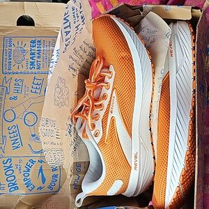 Brooks revel shoe size 9